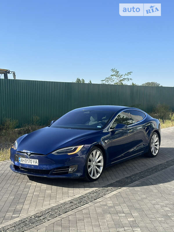 Tesla Model s (2017)