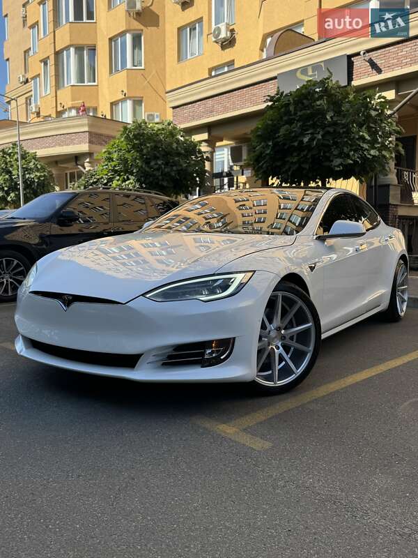 Tesla Model s (2020)