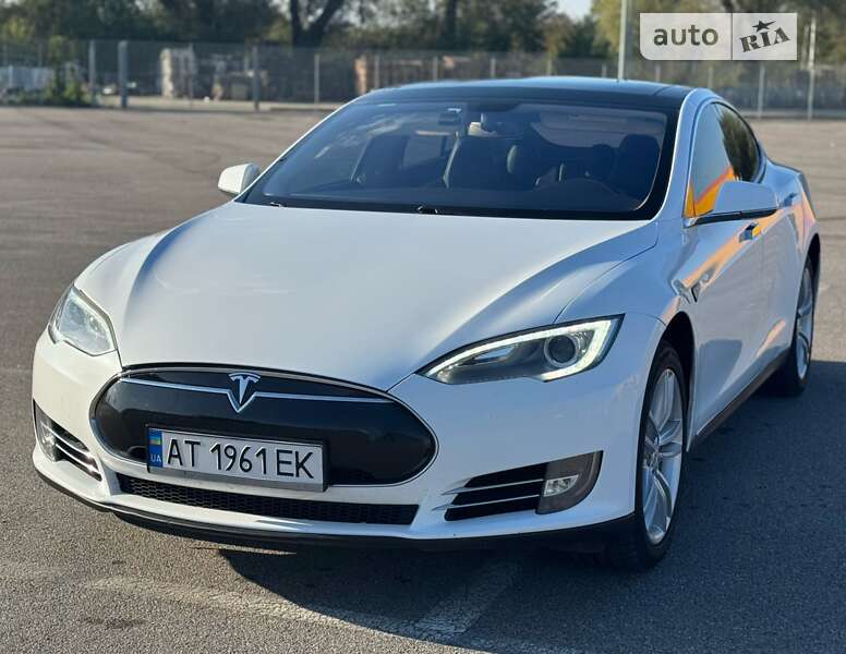 Tesla Model s (2013)