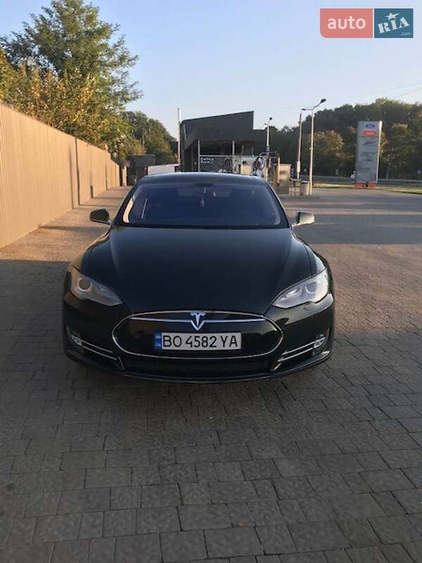 Tesla Model s (2014)