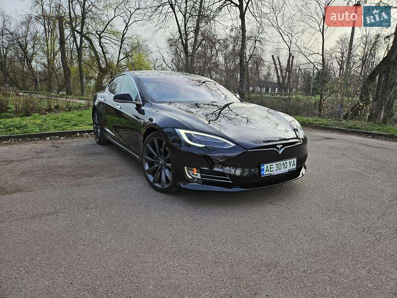 Tesla Model s (2017)