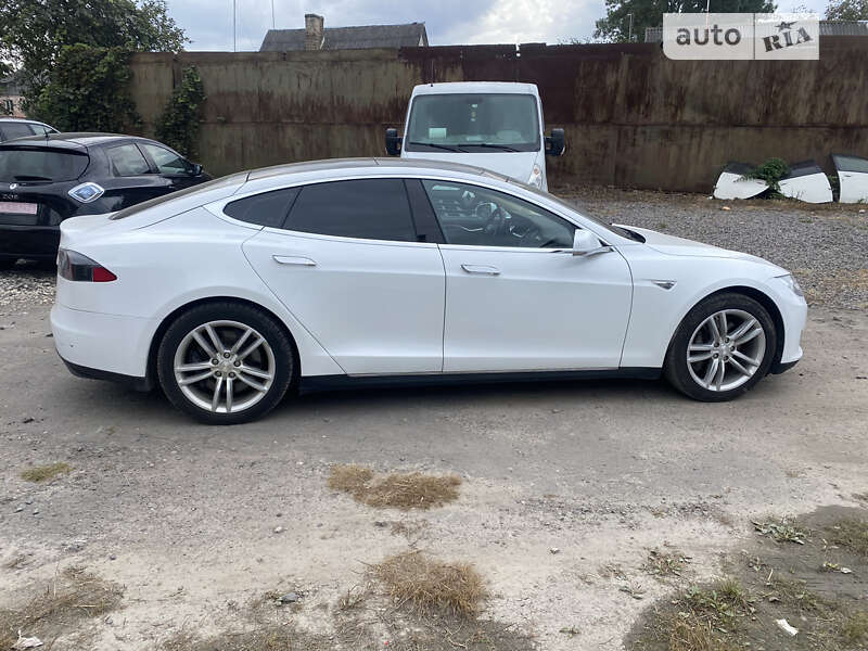 Tesla Model s (2014)