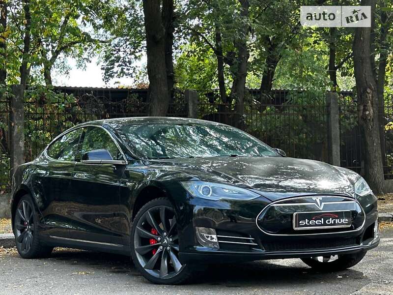 Tesla Model s (2015)
