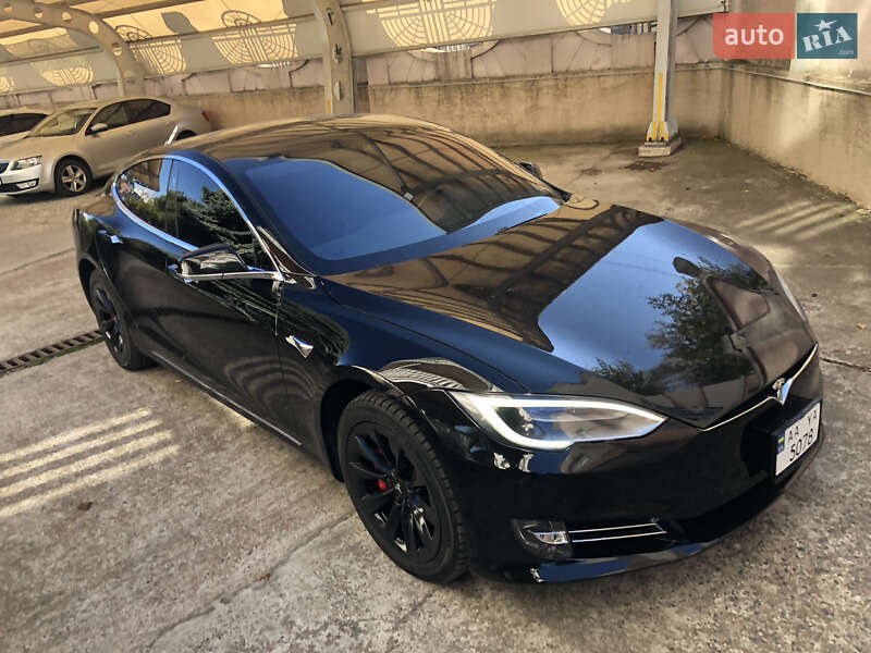 Tesla Model s (2018)