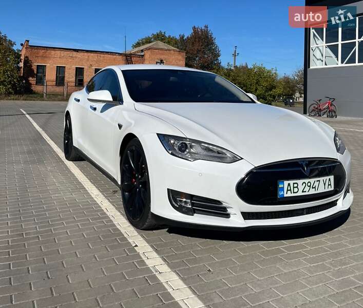 Tesla Model s (2015)