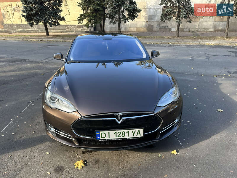 Tesla Model s (2014)
