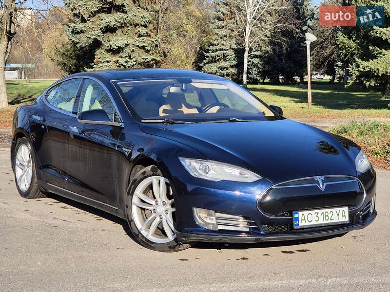 Tesla Model s (2013)