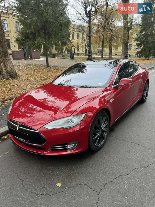 Tesla Model s (2016)