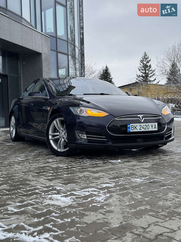 Tesla Model s (2015)