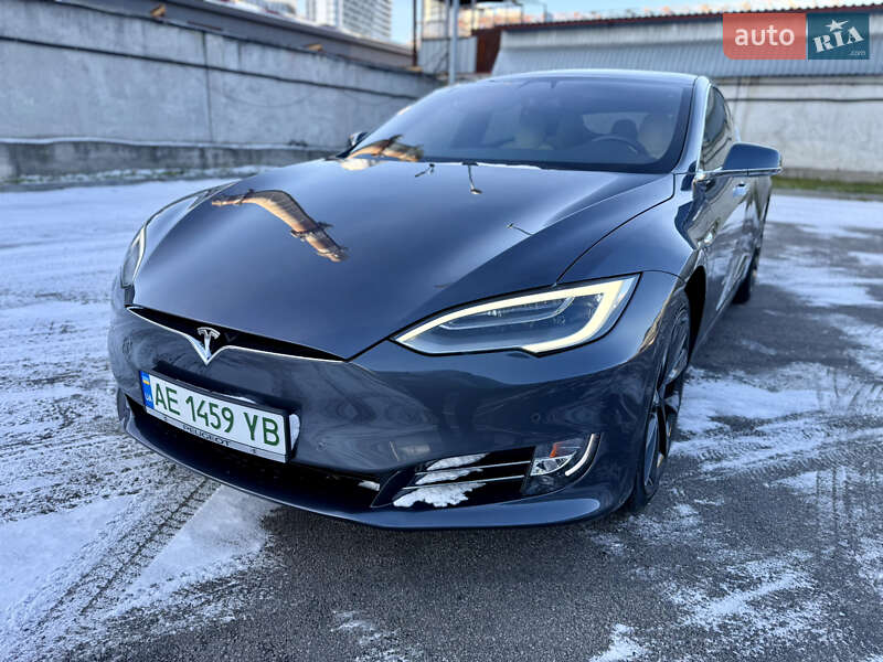 Tesla Model s (2020)