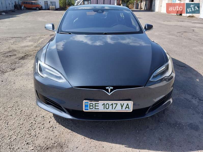 Tesla Model s (2016)