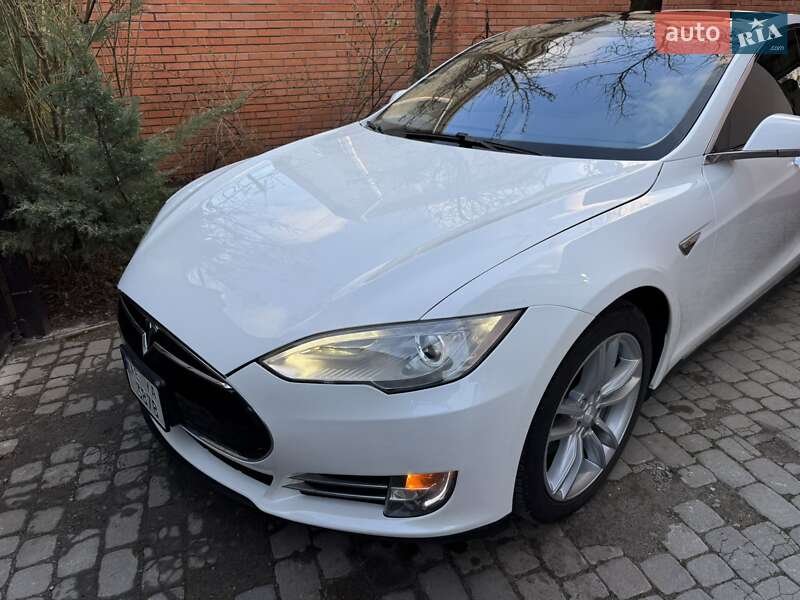 Tesla Model s (2014)