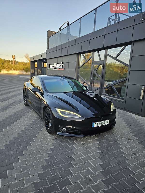 Tesla Model s (2016)