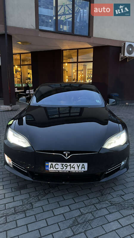 Tesla Model s (2018)