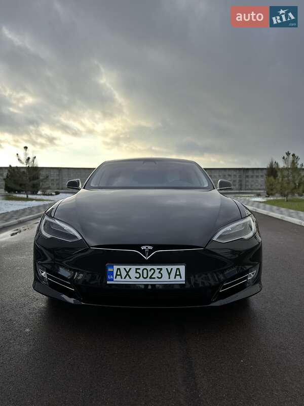 Tesla Model s (2018)