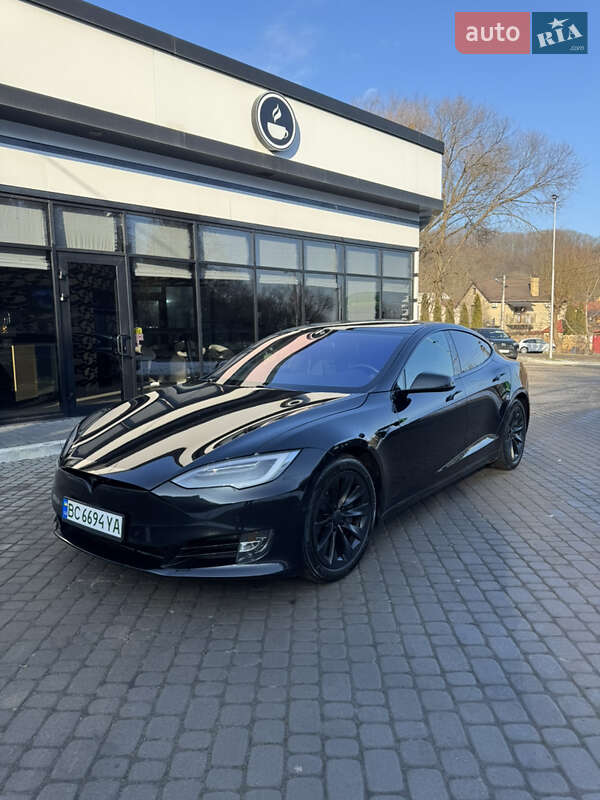 Tesla Model s (2018)