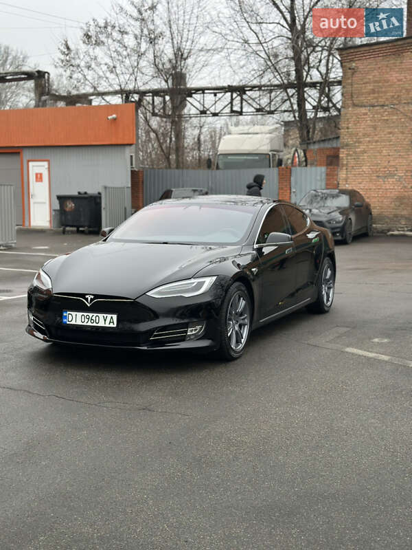 Tesla Model s (2021)
