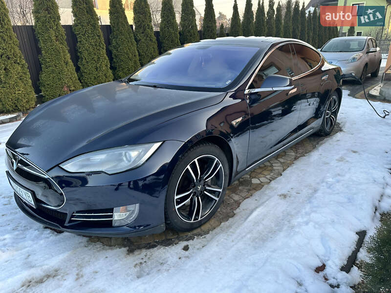 Tesla Model s (2014)