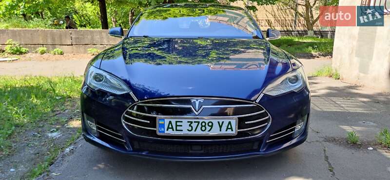 Tesla Model s (2016)
