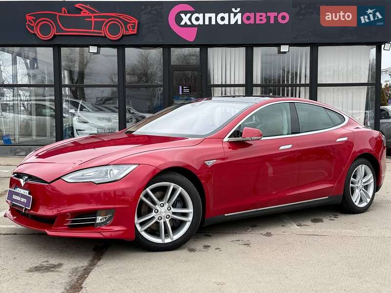 Tesla Model s (2015)