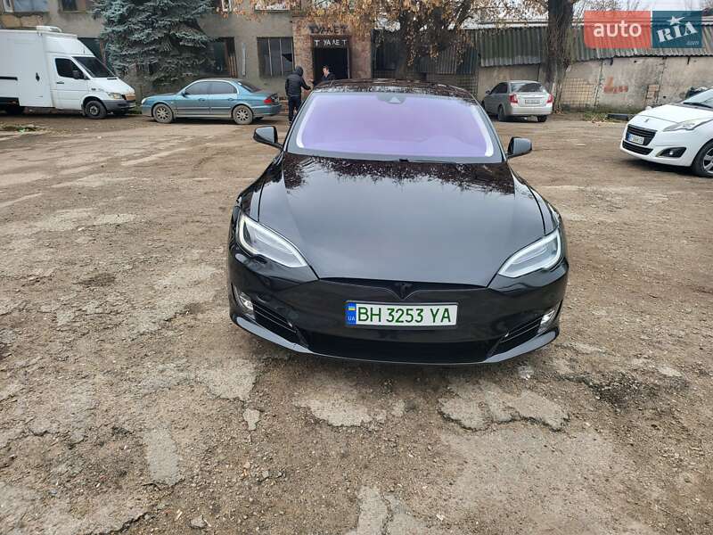 Tesla Model s (2016)
