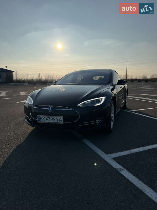Tesla Model s (2015)
