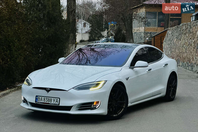 Tesla Model s (2018)