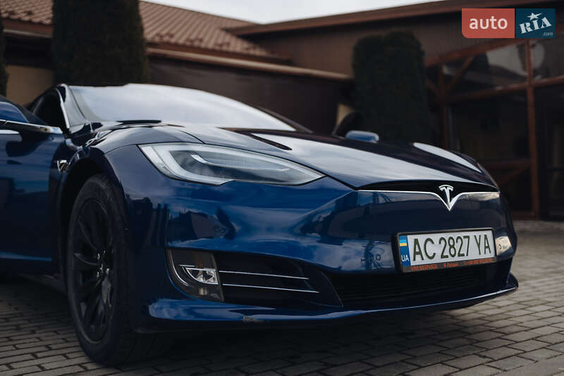 Tesla Model s (2017)