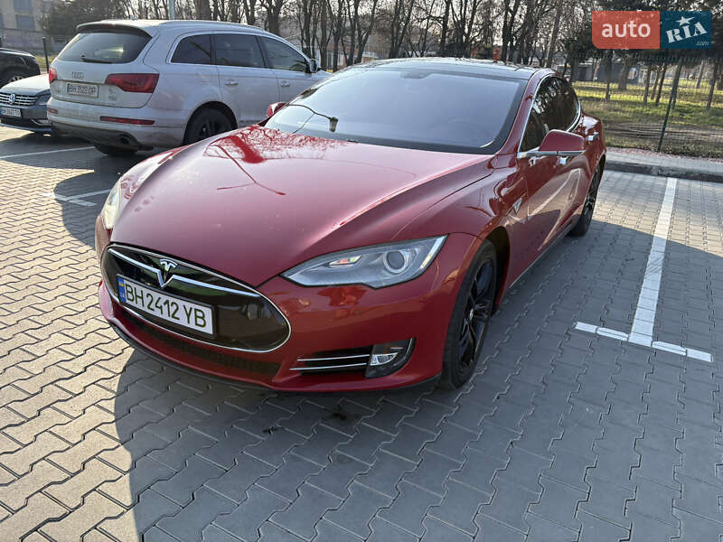 Tesla Model s (2014)
