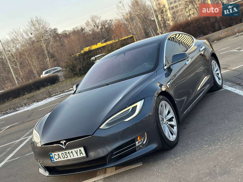 Tesla Model s (2017)