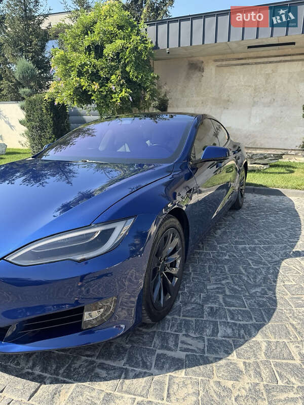 Tesla Model s (2018)