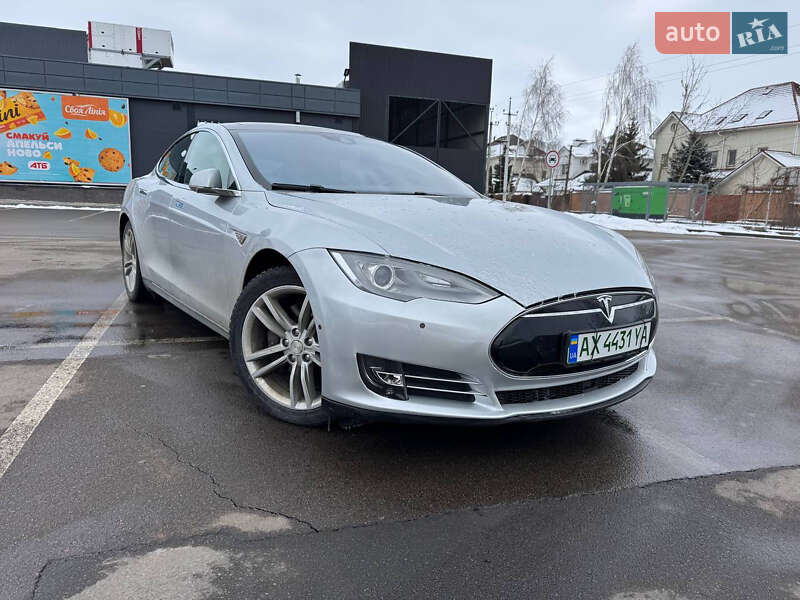 Tesla Model s (2016)