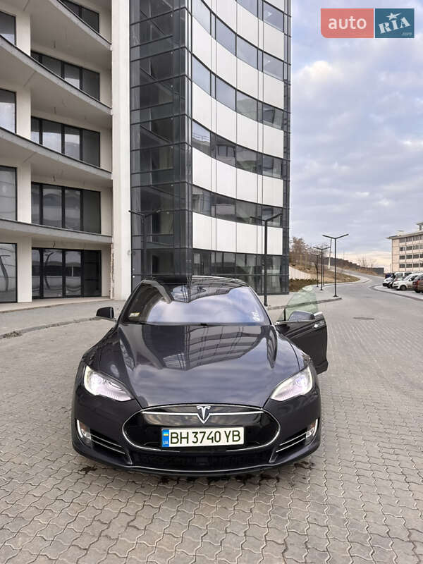 Tesla Model s (2014)