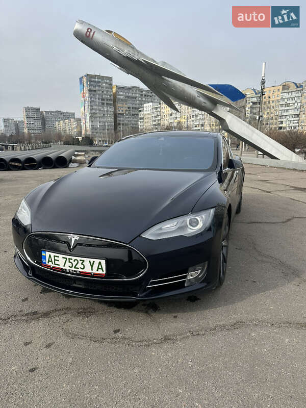 Tesla Model s (2015)