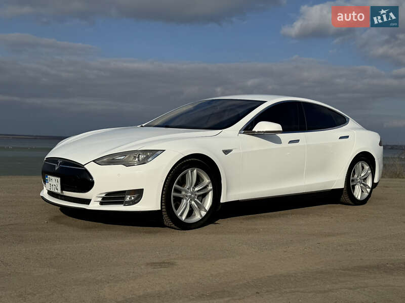 Tesla Model s (2014)