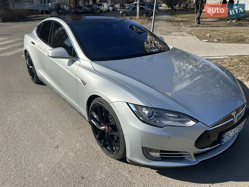 Tesla Model s (2015)