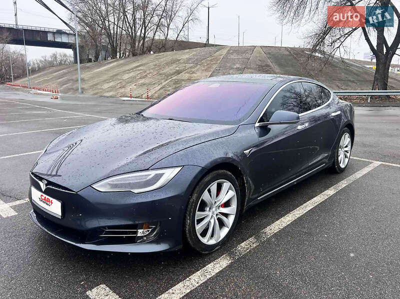 Tesla Model s (2018)