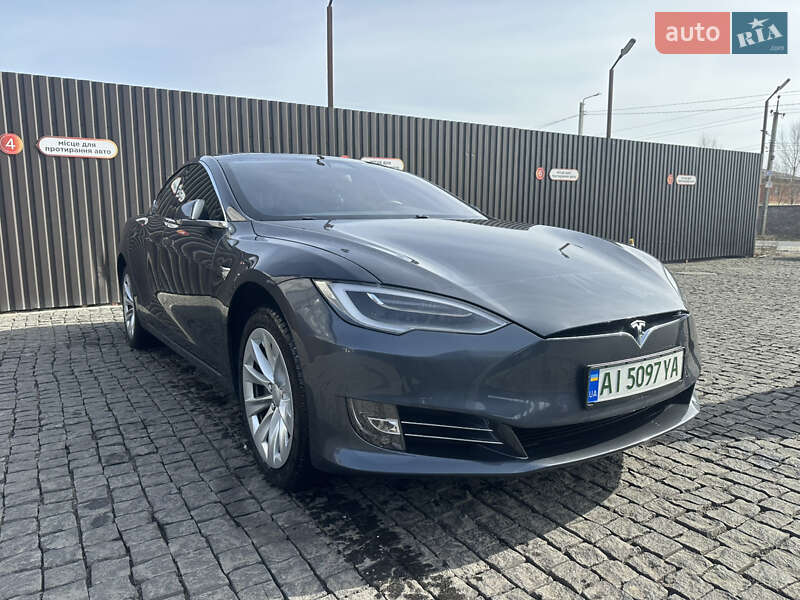 Tesla Model s (2018)