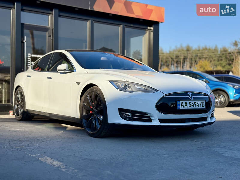 Tesla Model s (2015)
