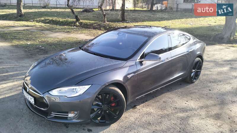Tesla Model s (2015)