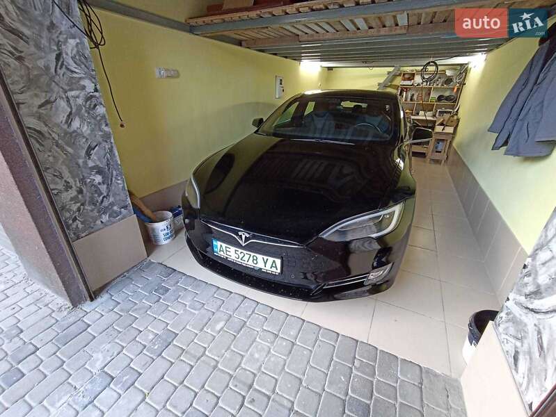 Tesla Model s (2018)