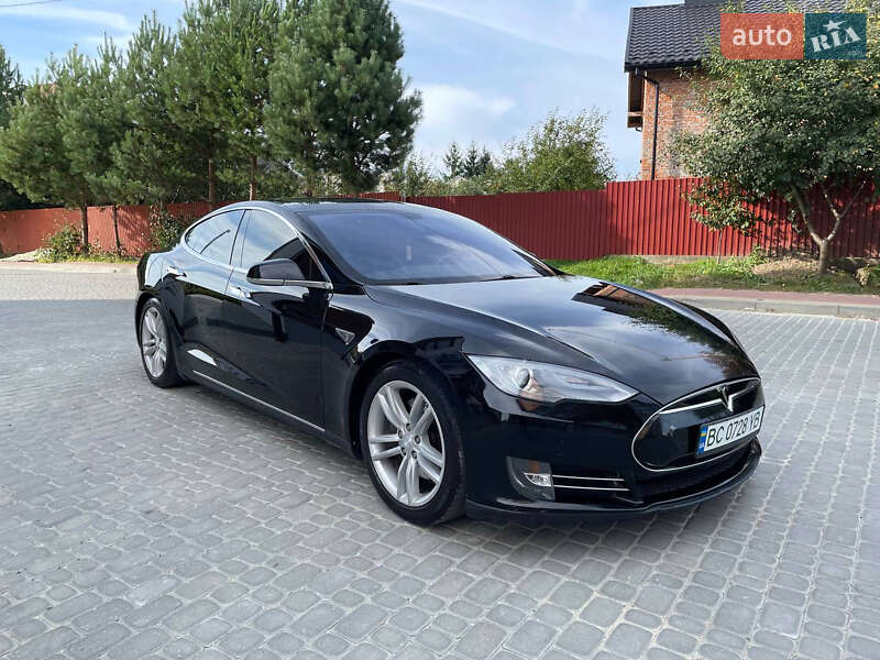 Tesla Model s (2014)