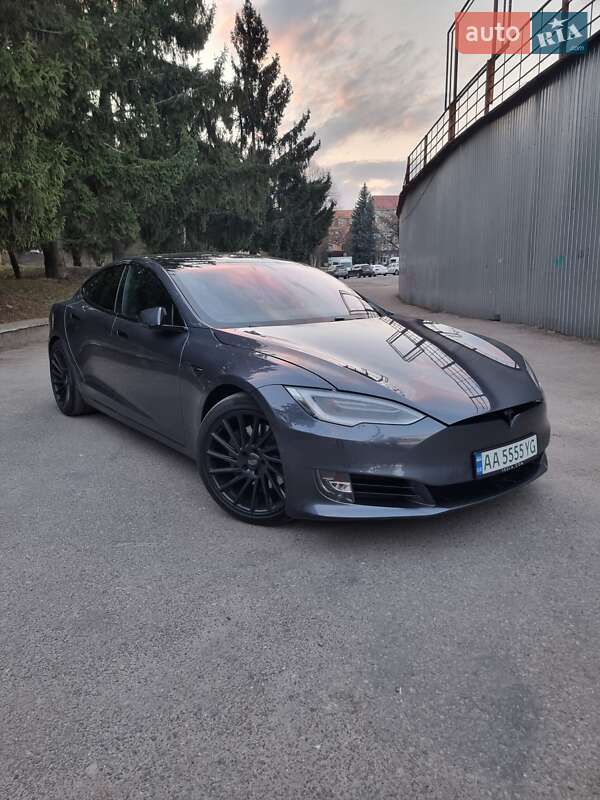 Tesla Model s (2020)