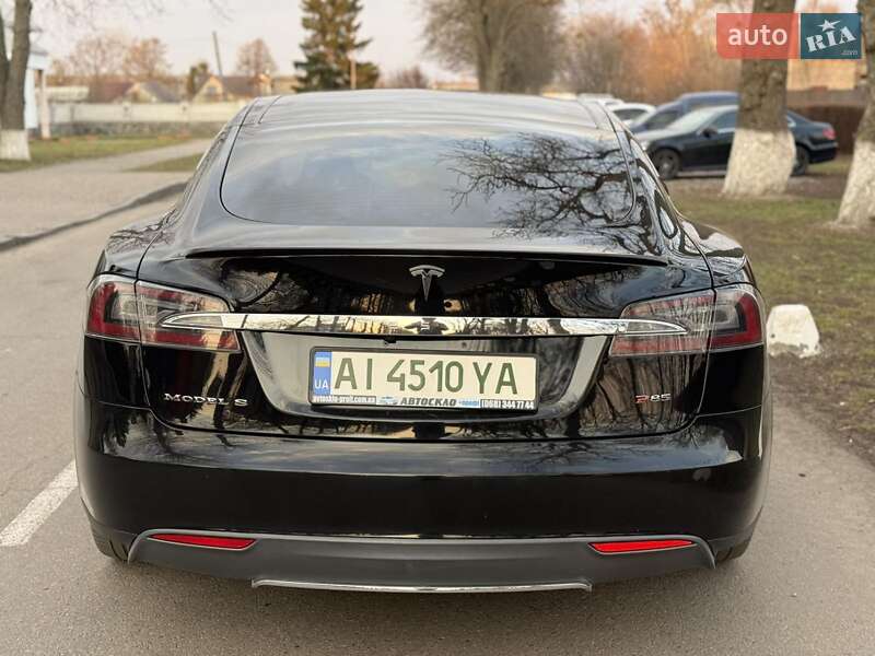 Tesla Model s (2012)
