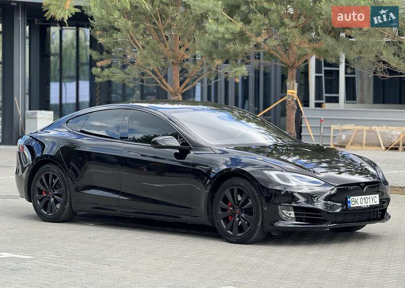 Tesla Model s (2018)
