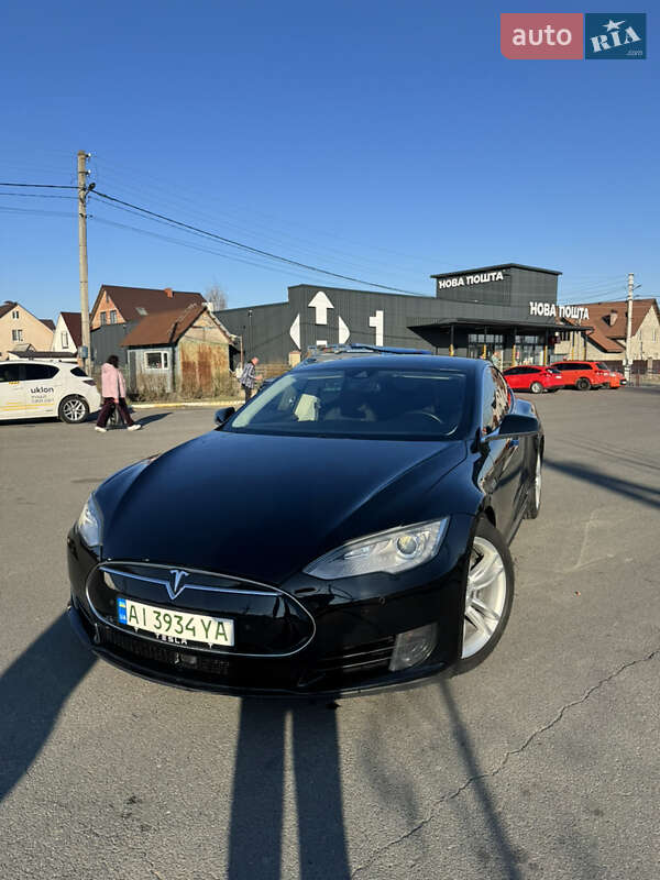 Tesla Model s (2015)