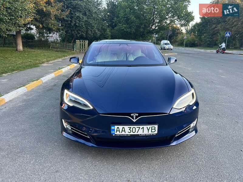 Tesla Model s (2018)