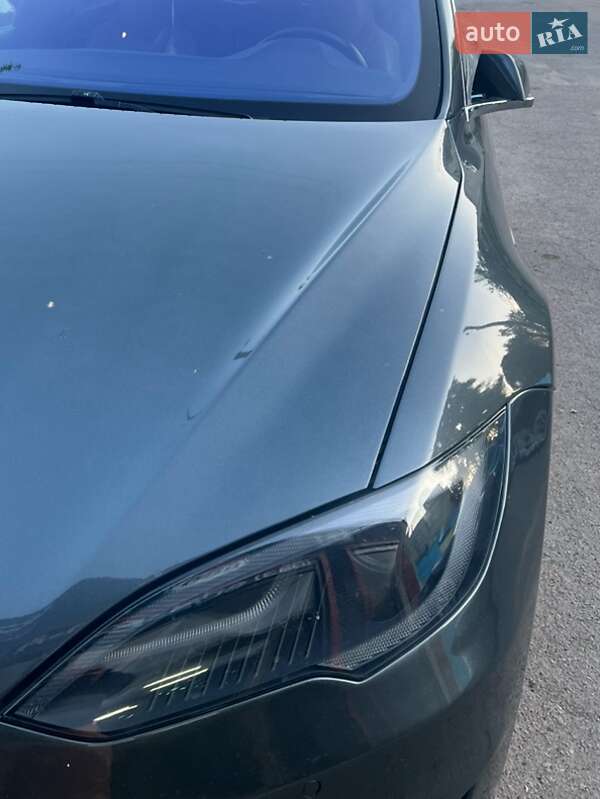 Tesla Model s (2015)
