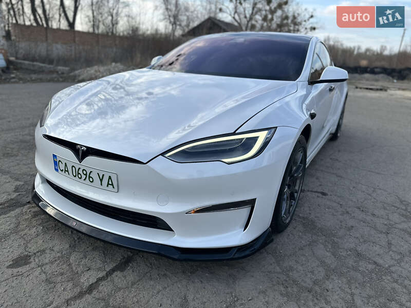 Tesla Model s (2021)