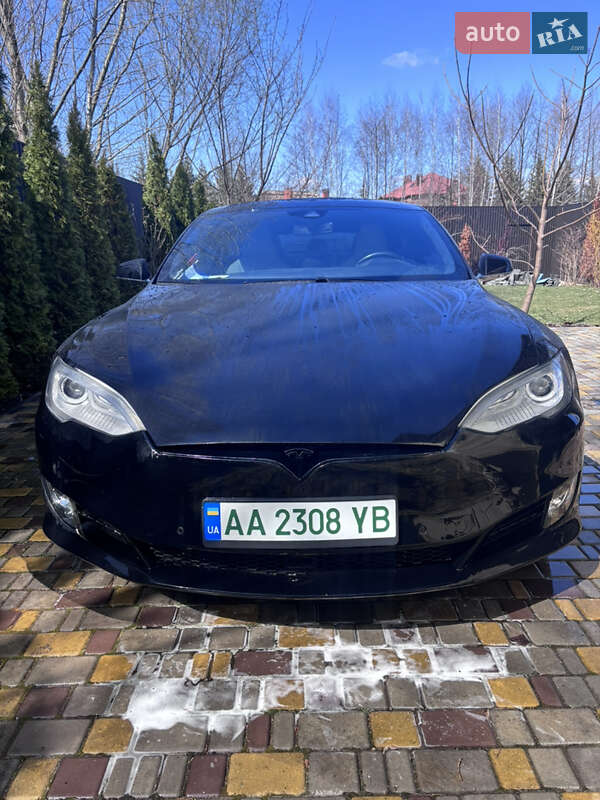 Tesla Model s (2015)